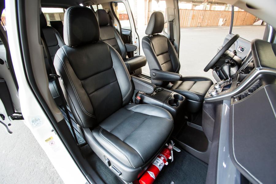  Toyota Sienna SE + Concept 2016 года  (фото 7 из 14)